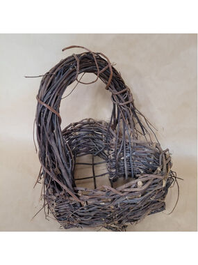 Large Grapevine Woven Heart Wreath Basket, 13 in tall, vintage